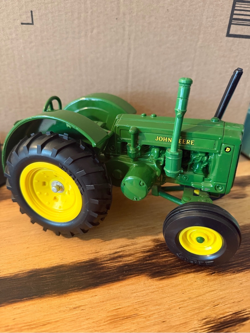 ERTL John Deere Green and Yellow Die-Cast Tractor Model D 1953 1/16 scale